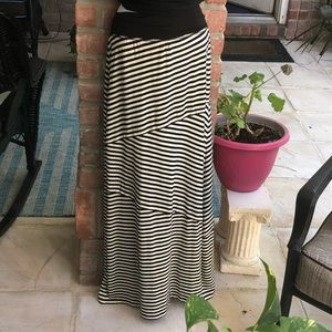 MAX STUDIO Black White Striped Maxi Skirt Medium EUC